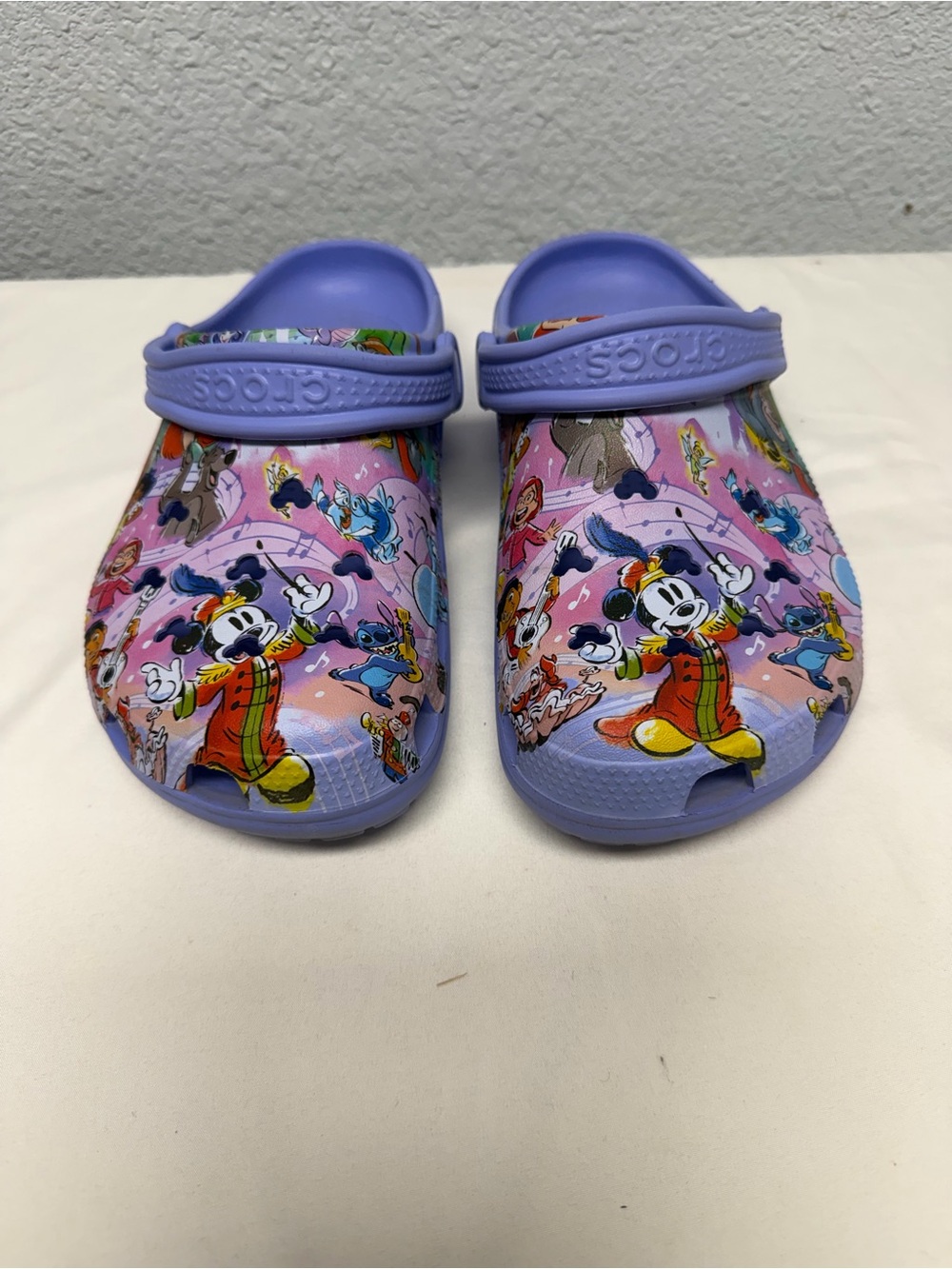 CROCS unisex ' Lavender Mickey Mouse Print Clogs